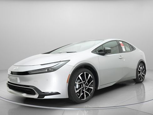 New 2025 Toyota Prius Plug-In Hybrid image 2