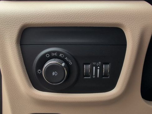 Used 2023 Jeep Grand Cherokee Limited AWD/4WD image 28