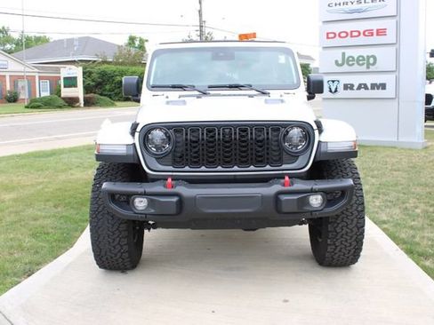 Used 2025 Jeep Wrangler Unlimited Rubicon AWD/4WD image 6