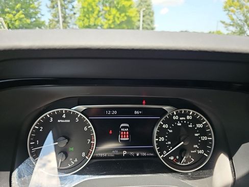 Used 2024 Nissan Pathfinder SL AWD/4WD image 22