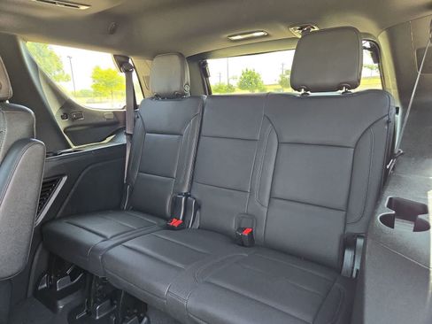 Used 2023 Chevrolet Tahoe Z71 w/ Luxury Package AWD/4WD image 37