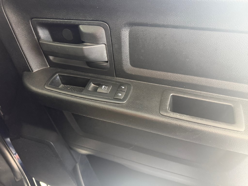 Used 2014 RAM 1500 Express RWD image 20