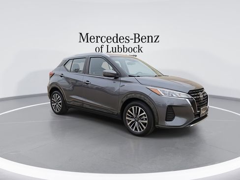 Used 2024 Nissan Kicks SV image 2