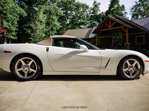 Used 2005 Chevrolet Corvette Convertible w/ Preferred Equipment Group RWD image 19
