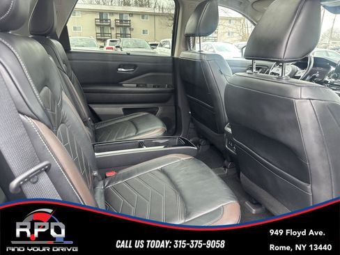 Used 2022 Nissan Pathfinder Platinum w/ Cargo Package AWD/4WD image 29