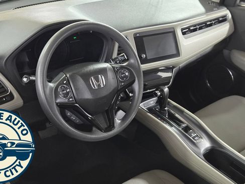 Used 2019 Honda HR-V EX image 11