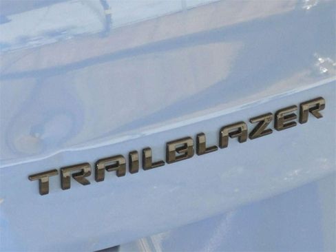 Used 2023 Chevrolet TrailBlazer RS w/ Sun and Liftgate Package image 10