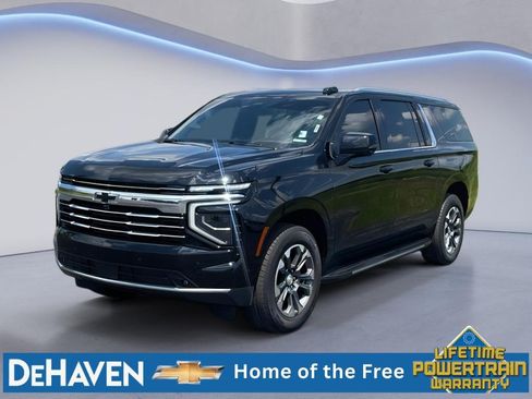 Used 2025 Chevrolet Suburban LT w/ Comfort Package AWD/4WD image 2