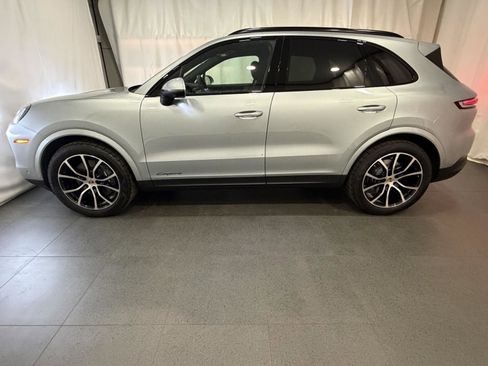 New 2026 Porsche Cayenne image 2