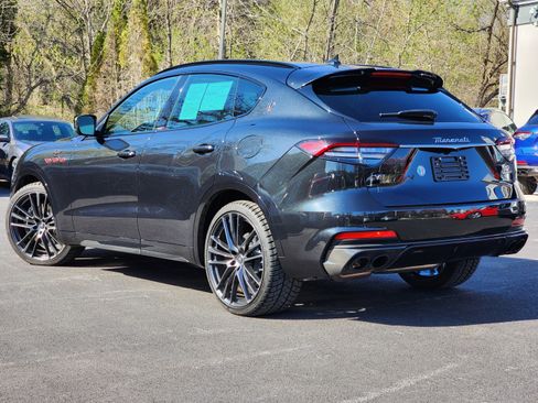 Used 2022 Maserati Levante Trofeo image 4