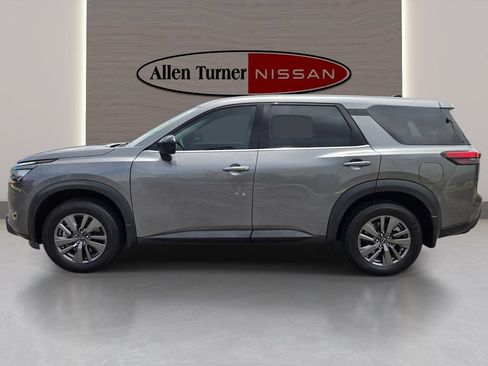 Used 2023 Nissan Pathfinder S FWD image 11