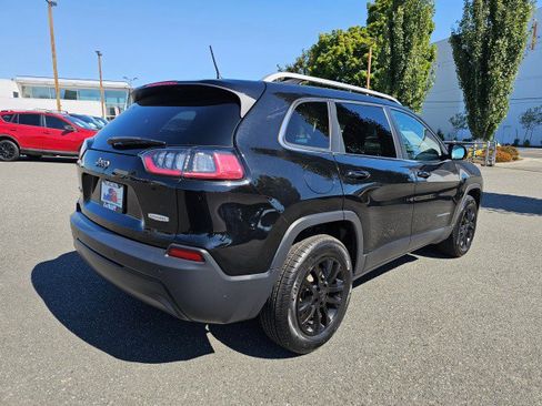 Used 2019 Jeep Cherokee Latitude Plus image 3