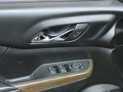 Used 2017 GMC Acadia SLE FWD image 12