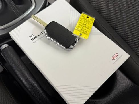 Used 2021 Kia Seltos LX image 21