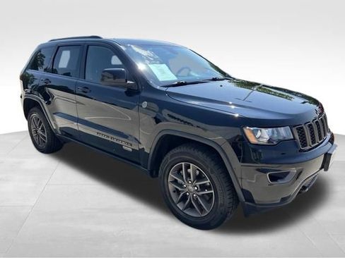 Used 2017 Jeep Grand Cherokee Laredo AWD/4WD image 10