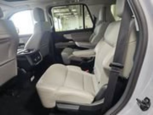 Certified 2025 Ford Expedition Active AWD/4WD image 4