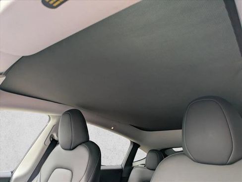 Used 2024 Tesla Model Y Long Range RWD image 18