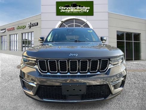 Used 2024 Jeep Grand Cherokee Limited image 8