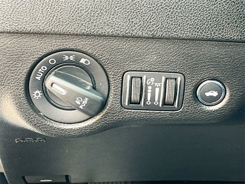 Used 2021 Dodge Charger SXT w/ Driver Convenience Group image 10