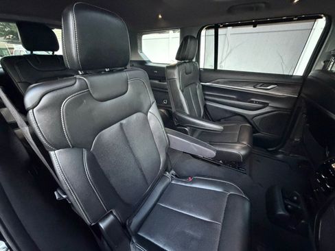 Used 2023 Jeep Grand Cherokee L Limited w/ Luxury Tech Group II AWD/4WD image 36