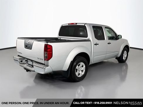 Used 2010 Nissan Frontier SE AWD/4WD image 5