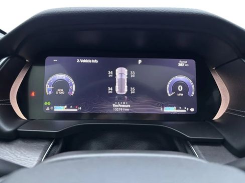 Used 2023 Jeep Grand Cherokee Limited w/ Luxury Tech Group II image 15