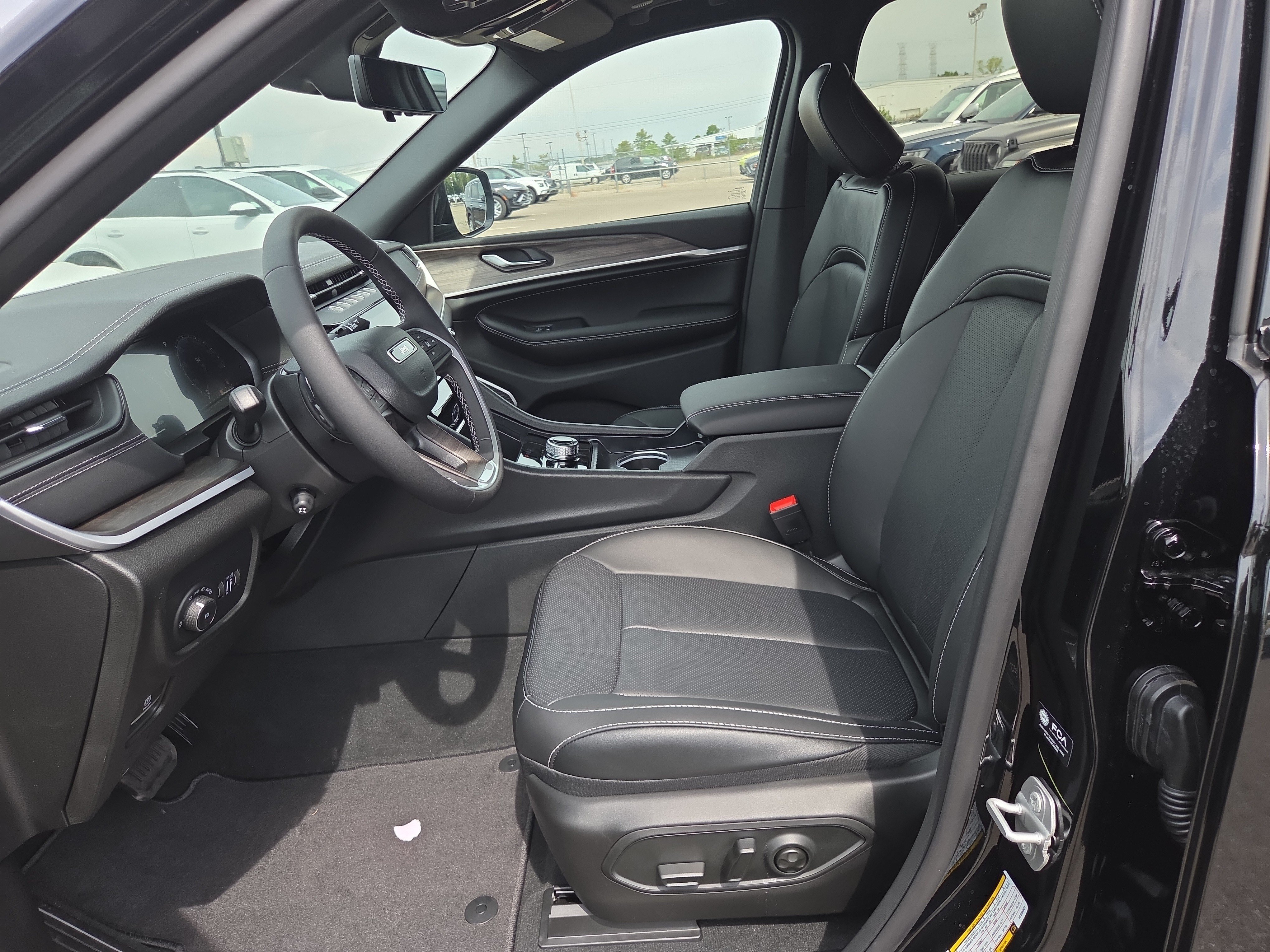New 2027 Jeep Grand Cherokee Limited AWD/4WD image 4