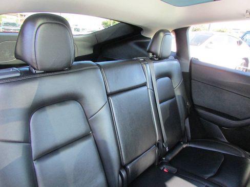 Used 2023 Tesla Model Y Long Range AWD/4WD image 29