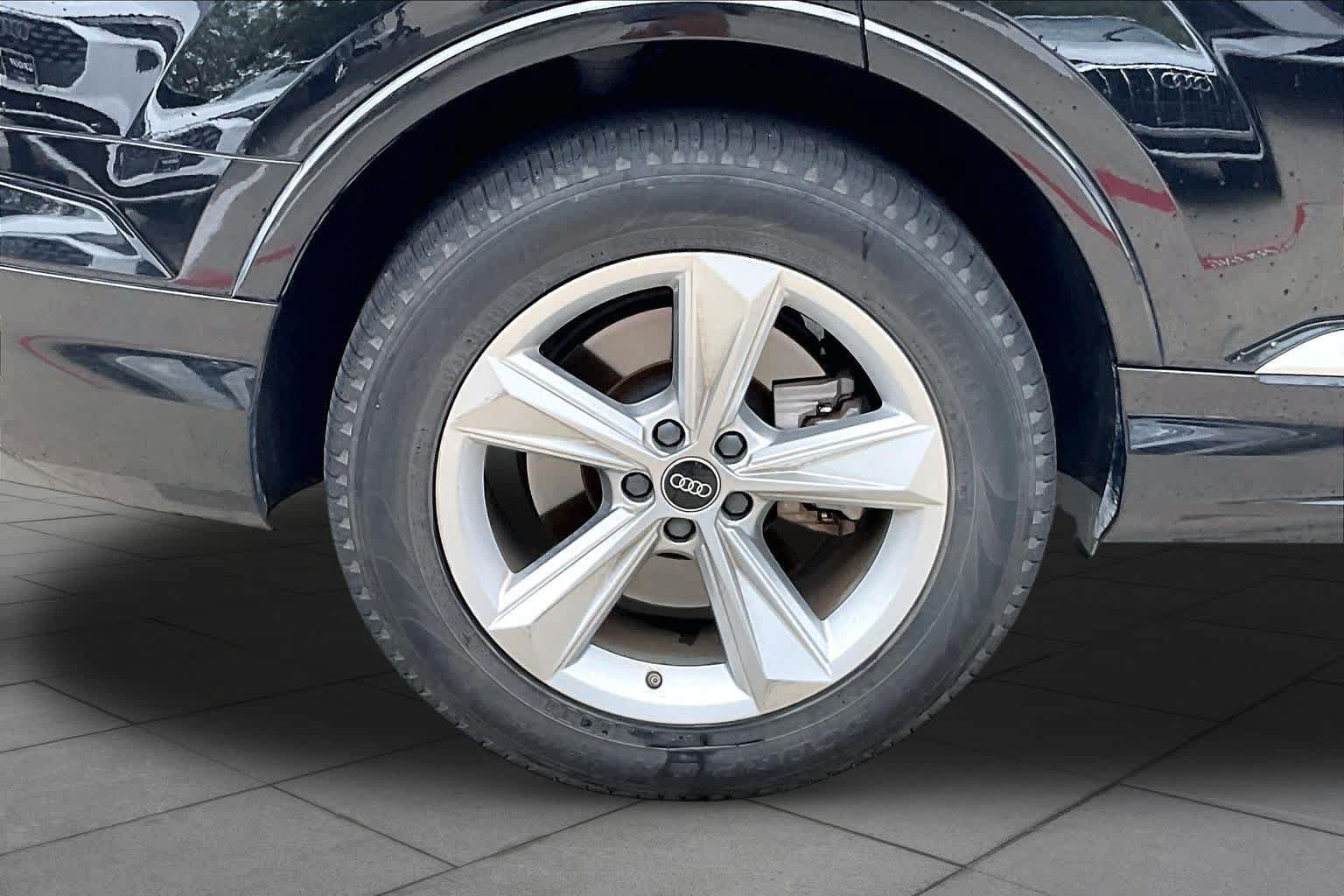 Used 2023 Audi Q7 2.0T Premium w/ Convenience Package AWD/4WD image 11