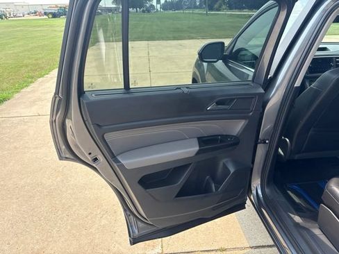 Used 2021 Volkswagen Atlas SE w/ Panoramic Sunroof Package AWD/4WD image 14