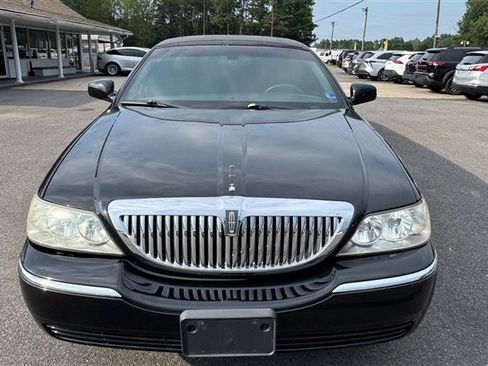 Used 2008 Lincoln Town Car Executive RWD image 21