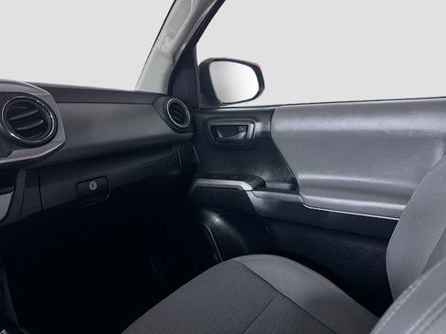 Used 2017 Toyota Tacoma SR5 image 14