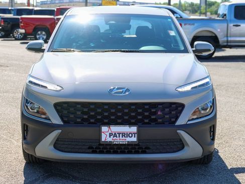 Used 2023 Hyundai Kona SE FWD image 2