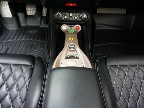 Used 2014 Ferrari California image 17
