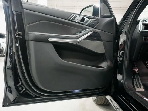 Used 2023 BMW X7 xDrive40i w/ M Sport Package image 23