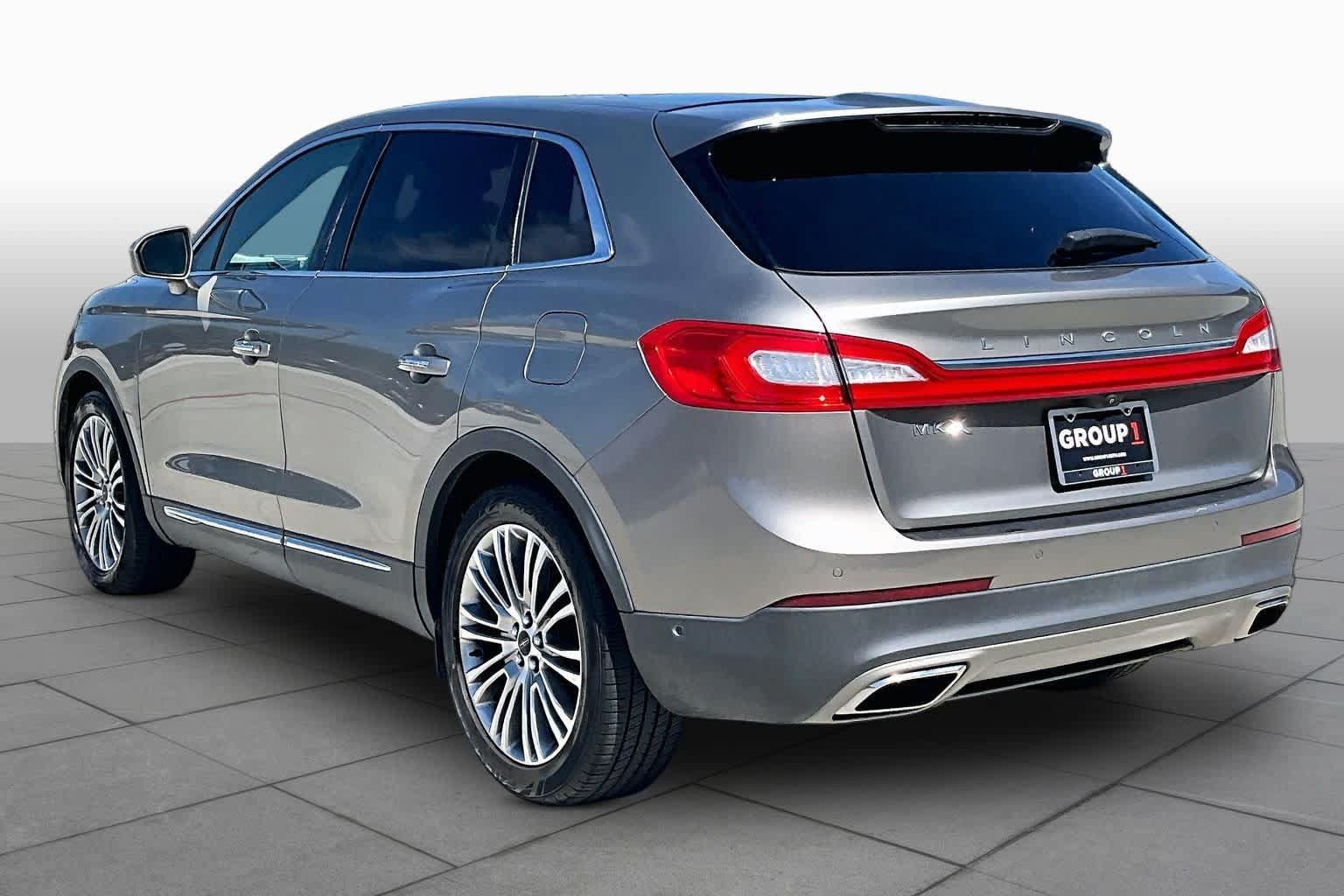 Used 2016 Lincoln MKX Reserve w/ Technology Package FWD image 11