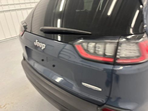 Used 2021 Jeep Cherokee Latitude FWD image 35