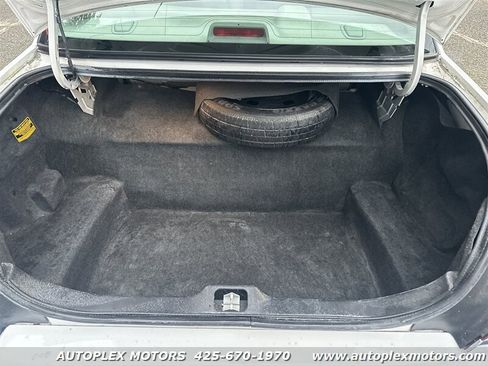 Used 2004 Ford Crown Victoria LX RWD image 10