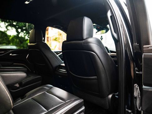 Used 2021 Cadillac Escalade ESV Luxury RWD image 22