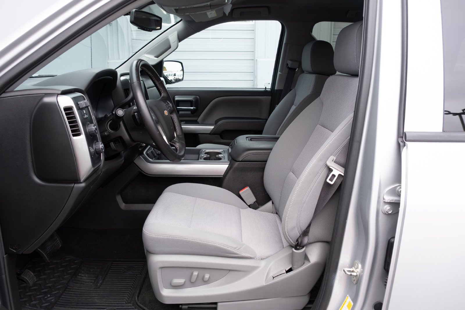 Used 2018 Chevrolet Silverado 1500 LT w/ All Star Edition AWD/4WD image 11