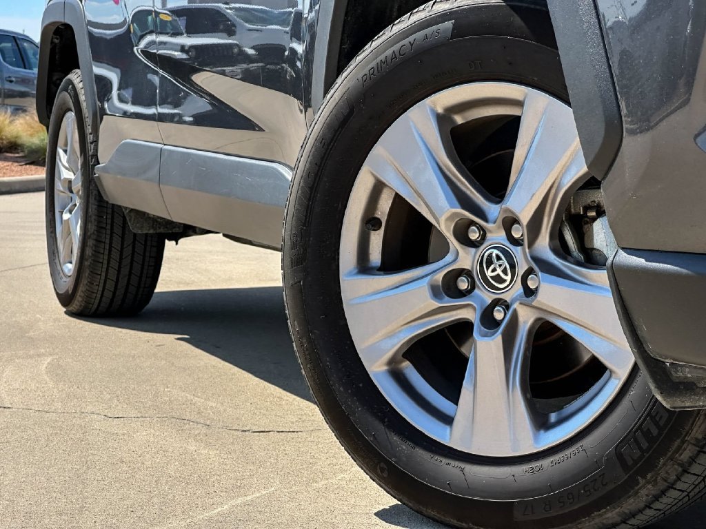 Used 2025 Toyota RAV4 XLE FWD image 9