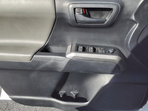 Used 2019 Toyota Tacoma SR5 RWD image 4