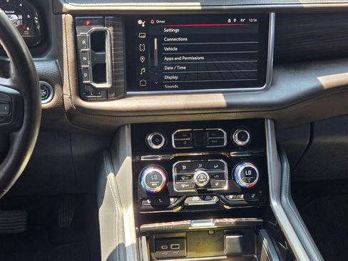 Used 2023 GMC Yukon Denali w/ Advanced Technology Package AWD/4WD image 21