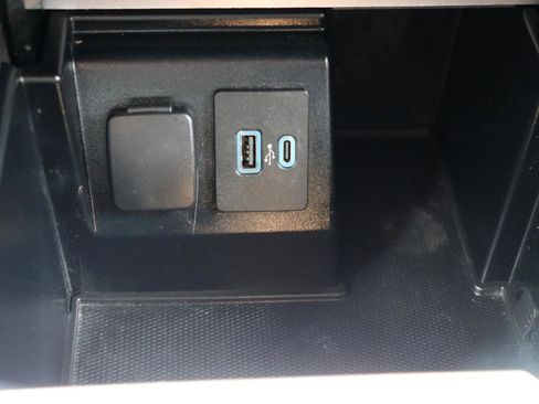 Used 2020 Ford Explorer XLT w/ Comfort Package image 43