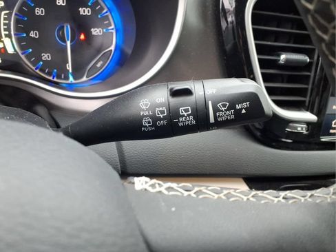 Used 2024 Chrysler Pacifica Touring-L FWD image 22