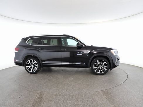 Used 2024 Volkswagen Atlas SEL Premium R-Line image 23