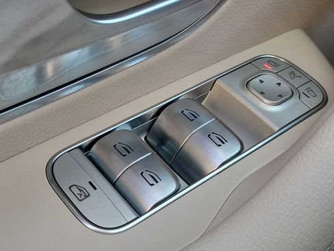 Used 2024 Mercedes-Benz GLE 350 4MATIC image 25