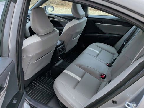 Used 2025 Toyota Camry SE image 10