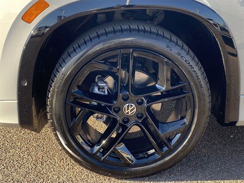 New 2026 Volkswagen Tiguan SE R-Line image 6