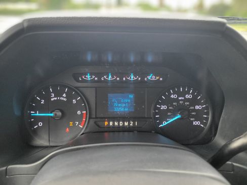 Used 2022 Ford F250 XL w/ Power Equipment Group AWD/4WD image 15